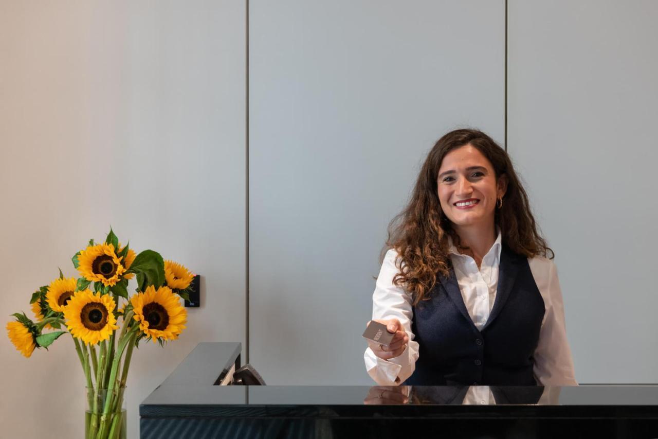 The Resident Victoria Hotel Лондон Екстериор снимка