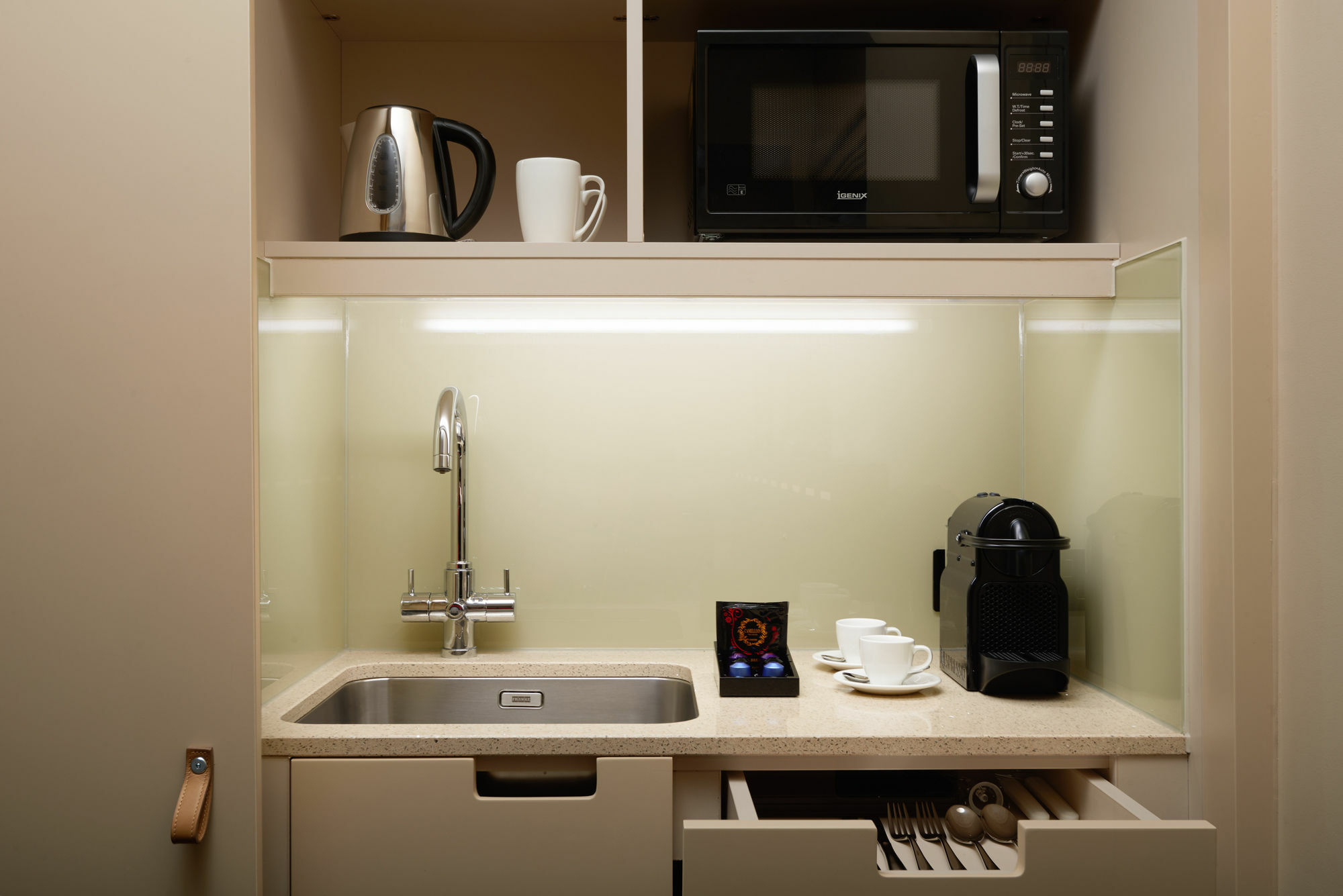 The Resident Victoria Hotel Лондон Екстериор снимка